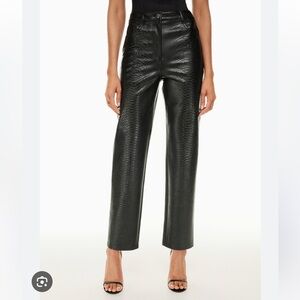 NWT Aritzia Melina Short pants in python black leather size 4